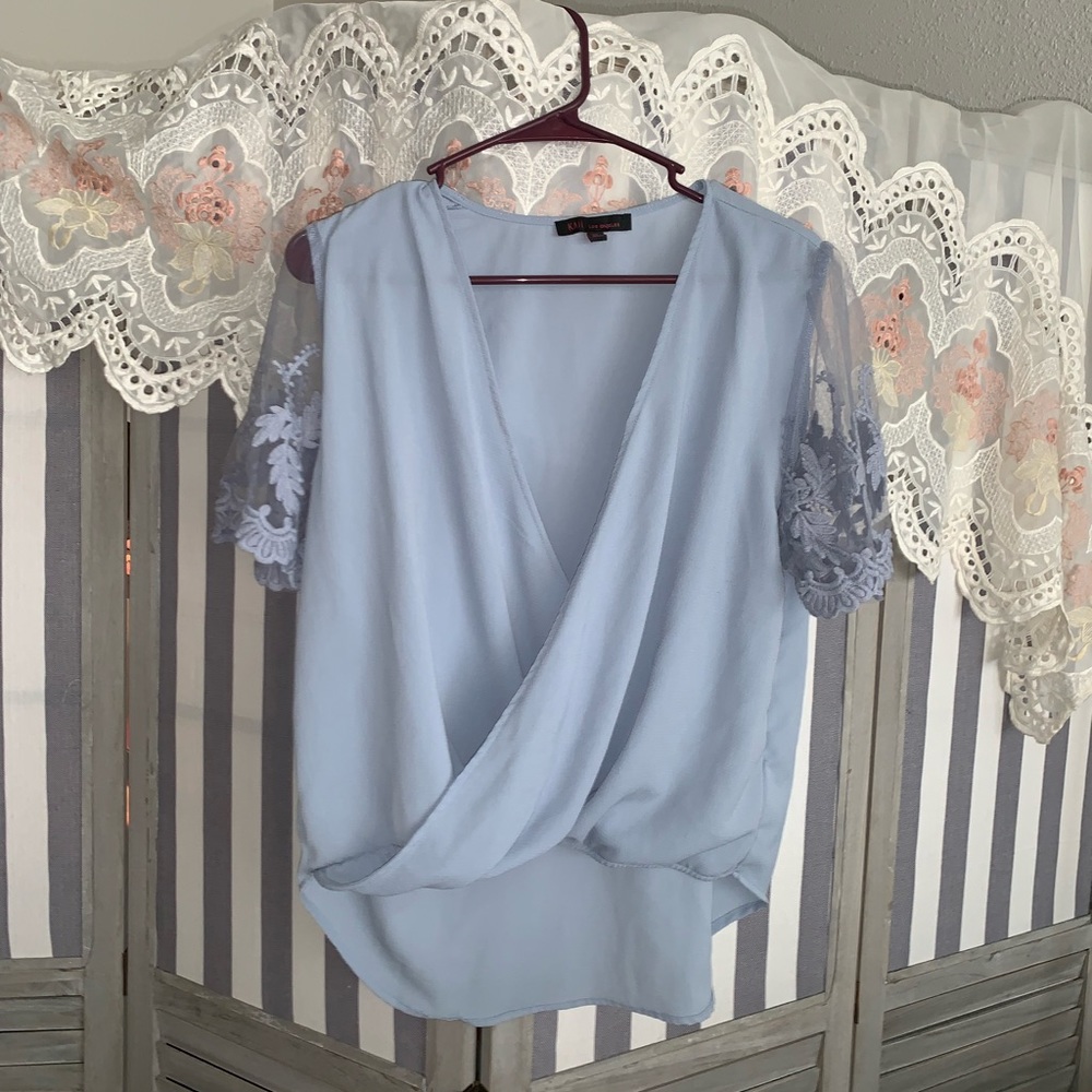 🛑 SOLD 🛑.        Baby blue top